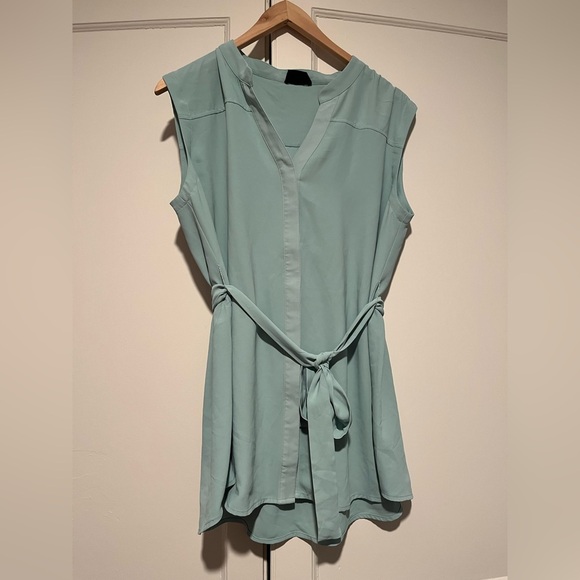 Alina Mae Maternity Sleeveless Blouse - Picture 1 of 3